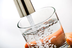 Osmosis water filtration system with a glass of water