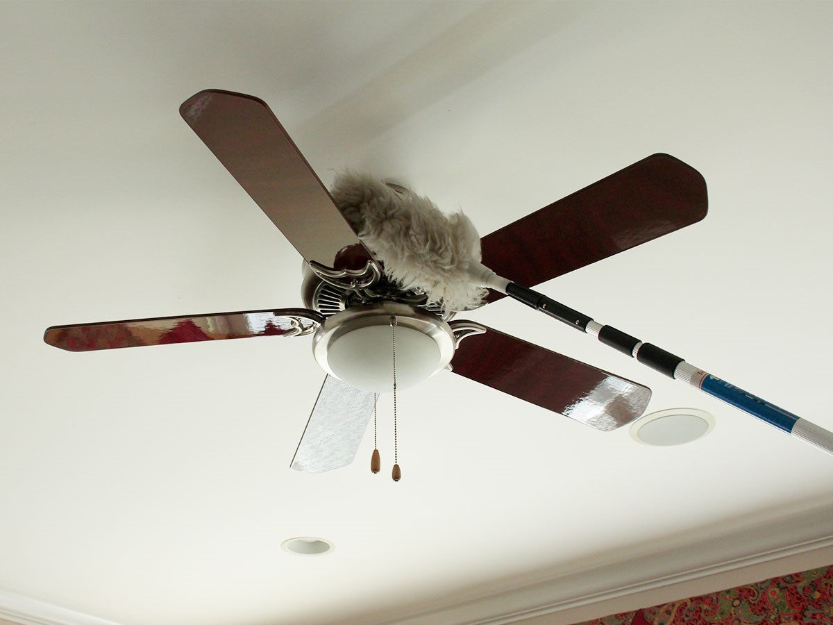 Cleaning a ceiling fan